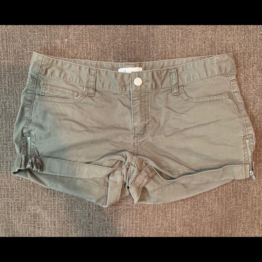 Woman’s shorts - Size 30 (= size 8 in USA size)